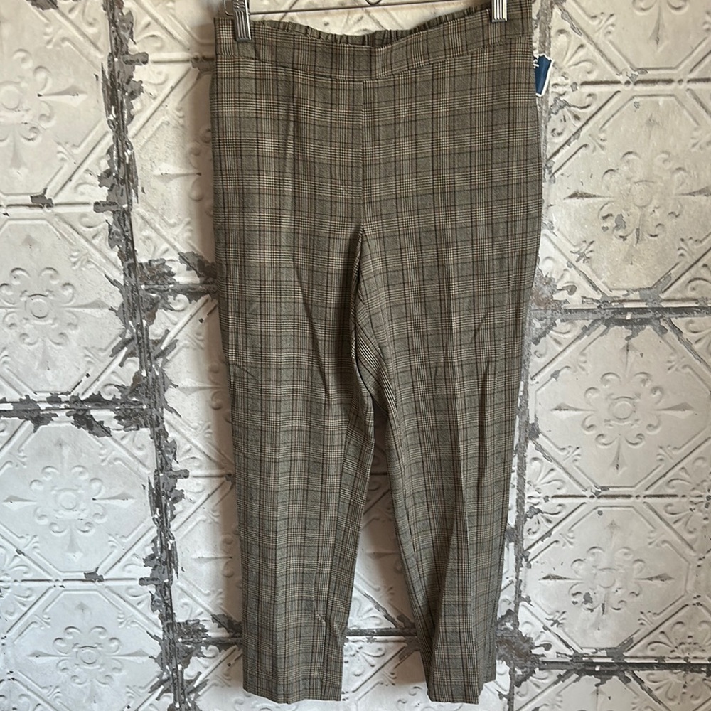 Woman’s Plaid Pants - Brown